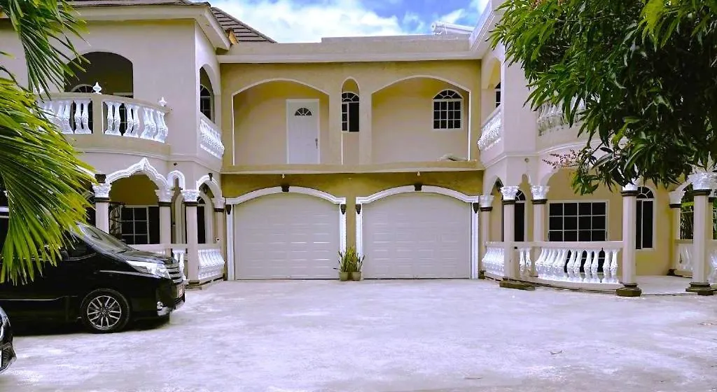 Montego Bay 4 Star Ensuite Rooms דירה מונטגו ביי